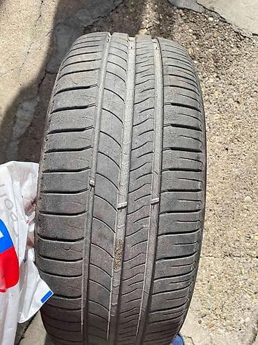 sila zatezanja: Gume Michelin 205 55 16
4 komada 
9 eurra komad — 1