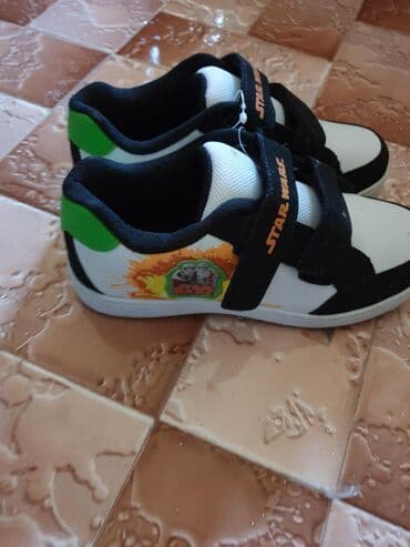 Patike: Nove glanc velicina 33 — 2