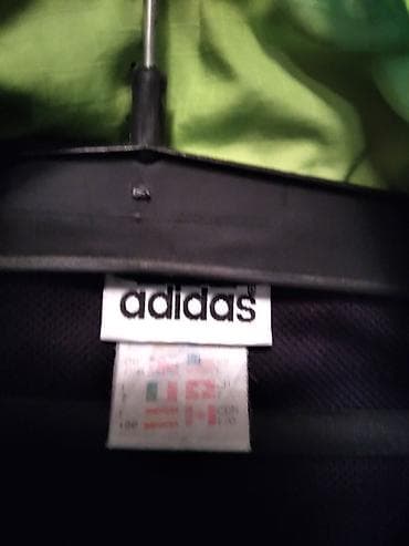 poklon za devojcice: Muška jakna Adidas velicina L,polovna.Dimenzije:duzina 77,sirina — 2