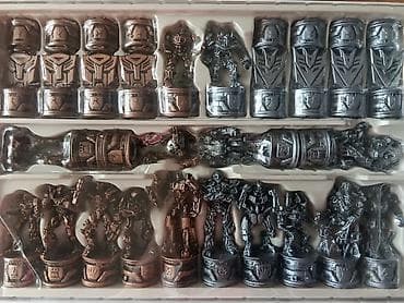 Transformers šah – komplet figura - Tematski šahovski set nadahnut