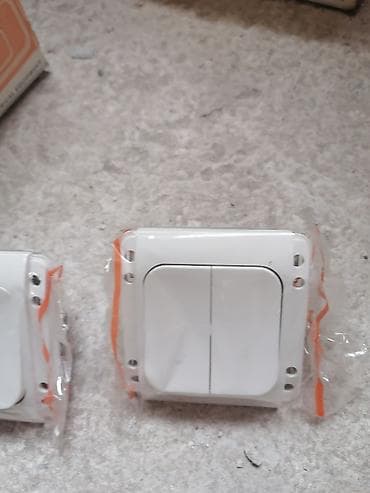 ormar za odecu: Trofazni zidni prekidač i utičnice – komplet za instalacije - — 6