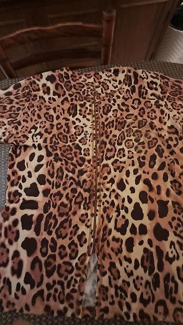 crni spajdermen kostim: Komplet pidžame – majica sa leopard printom i donji deo u braon boji — 2