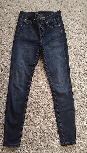 Farmerke 36, sve su kao nove. Lot moze i za dalju prodaju. Moze i