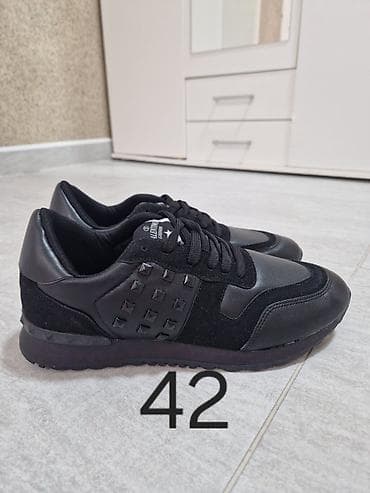 filip plejn patike: Muške patike, broj 42. - Boja: crna - Dizajn: kombinacija glatke i — 1