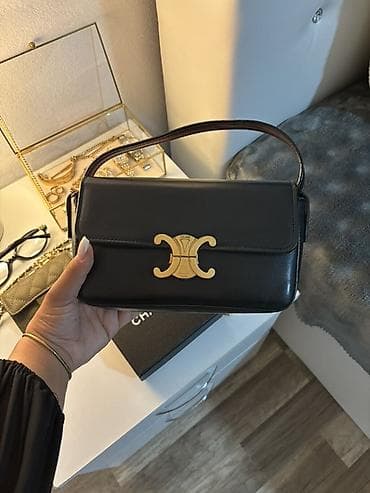 stradivarius ra: Crna kožna torbica sa ručkom za nošenje u ruci/na ramenu. Pravougaoni — 2