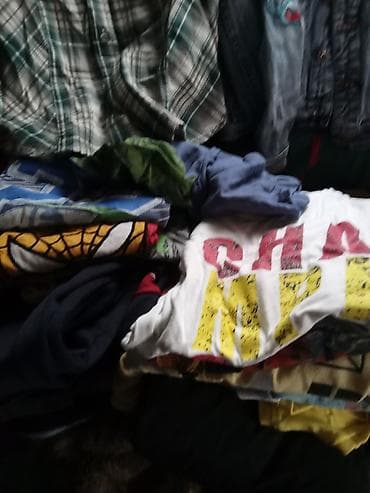 tn patike roze bele: Paket dečije odeće – mix za dečake Sadržaj: - Jakna sa kapuljačom — 3