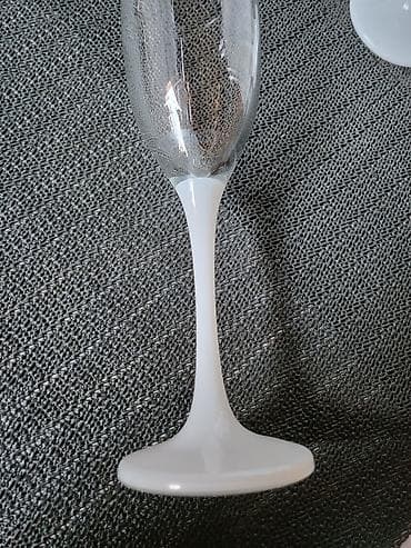 čaše za kuvano vino: Case,nove,vintaz za vino. Case za vino,sve na njima odsjaj od svetla — 10