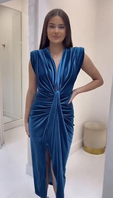 Men's Footwear: 💫Elegantna večernja haljina od mekog somota
✅1800 din — 2