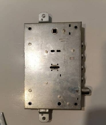 komode sa ogledalom za spavacu sobu: Doors — 1