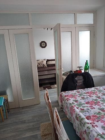 Jednosoban stan sa odvojenom kuhinjom i trpezarijom. - Dnevni