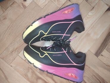 nike patike zelene: Dečije patike br. 33 - Brend: Skechers - Model sa vazdušnim jastukom — 2