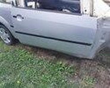 navoz za auto: VRATA 2004G ZA FORD FIESTA OD 2002. DO 2005. GOD. | Polovni delovi — 2