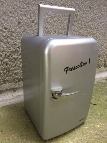 auto kamp prikolice: Frescolina 1 mini frizider 12/220 v Odlican mini frizider — 3