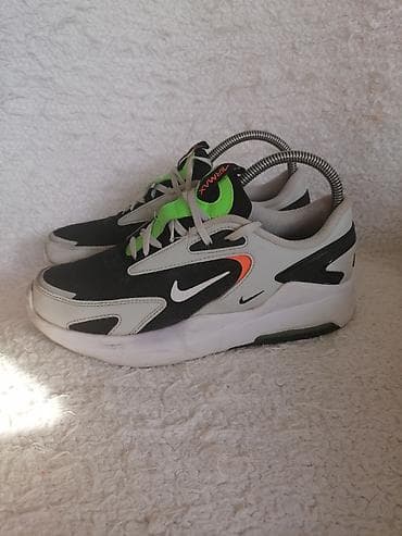 cipele niska stikla: NIKE AIR MAX patike br 39, dužina unutrašnjeg gazišta 24,5 cm. Slanje — 6