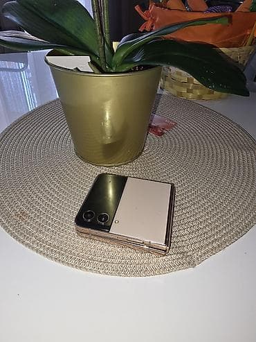 Mobilni telefoni: Samsung Galaxy Z Flip (serija Z Flip, zlatno/roze nijansa) - — 4