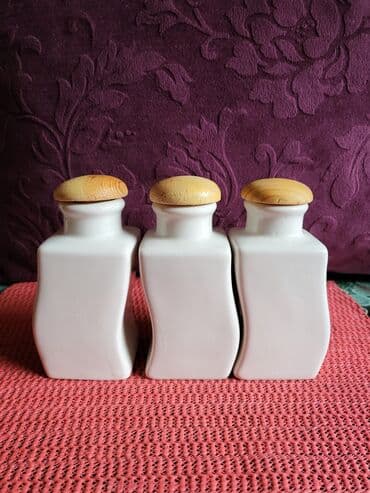 set za začine: Posude vintaz porcelanske nove za zacine. Komada 6. Visina — 5