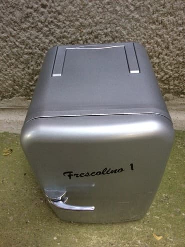 auto kamp prikolice: Frescolina 1 mini frizider 12/220 v Odlican mini frizider — 4