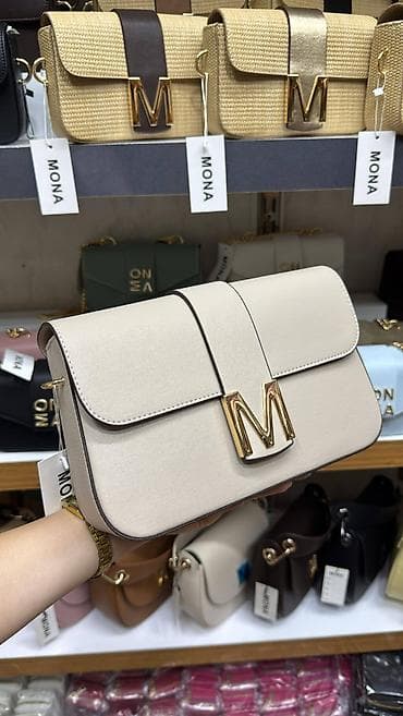 mona haljine svecane: Ženska torba MONA – elegantna crossbody/ramena torba sa zlatnim “M” — 5
