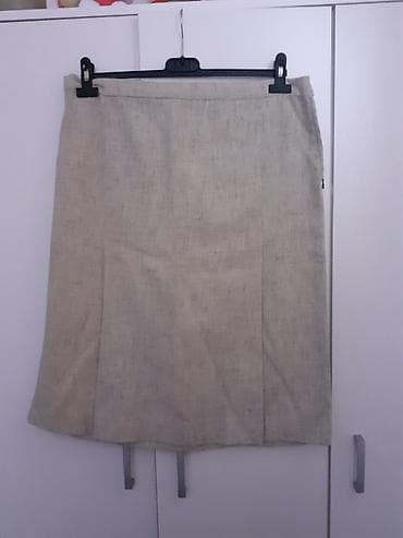 Suknja od prirodnog platna u bež/svetlo sivoj nijansi. Klasičan A-kroj