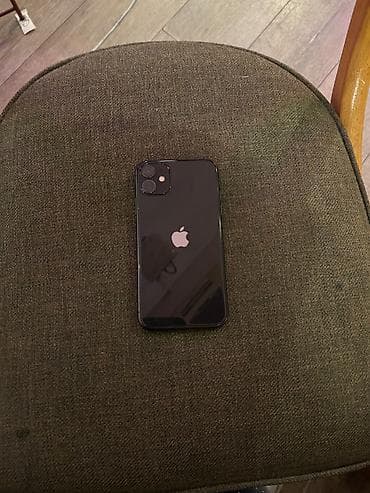 iphone 12 pro lalafo: Iphone 11 64gb, bez ostecenja
Dolazi u original kutiji sa USB-om — 1