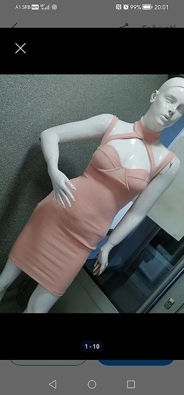 haljine deda mrazice: Elegantna, roze haljina sa ukrasnim izrezima na grudima i vratu — 3