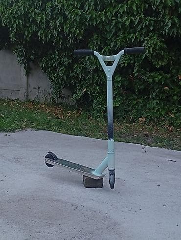 Sport i razonoda: Trotinet za trikove (stunt/scooter) - Čvrst Y upravljač sa gumenim — 1