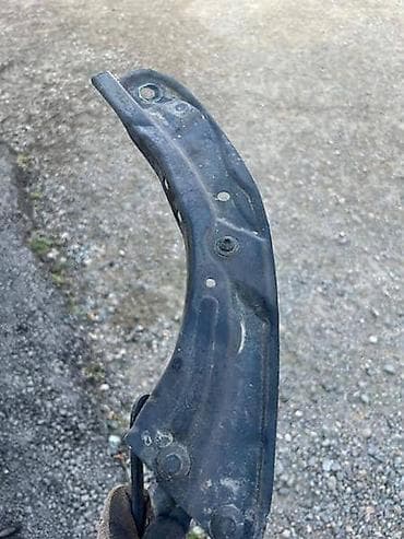 felne golf 5: NOSAC FARA ZA ŠKODA RAPID - 5JA805931L | Levi nosac fara limeni — 1