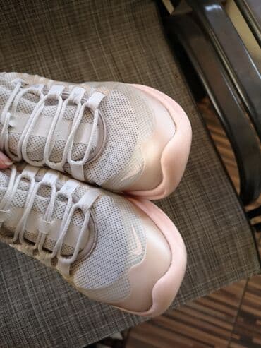 jordanke 1: Nike, 37.5 — 4