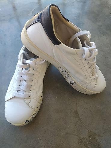 Men's Clothing: Dve vrste obuće: 1) Bele patike sa pertlama - Klasičan nizak model sa — 1