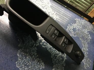 komutator golf 2: Audi Q7 levi rukohvat konzola sa prekidačima prozora i retrovizora — 2