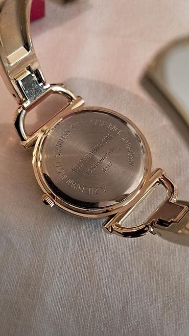 Ženska obuća: Elegantni ženski ručni sat sa narukvicom - Kućište okruglog oblika sa — 4