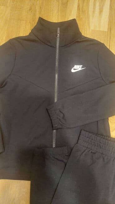 Nike, Unisex — 2