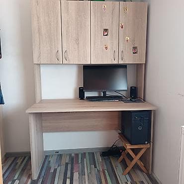 Komode: Radni sto, radjen po meri. Veoma malo koriscen. Fenomenalan, da dosta — 1