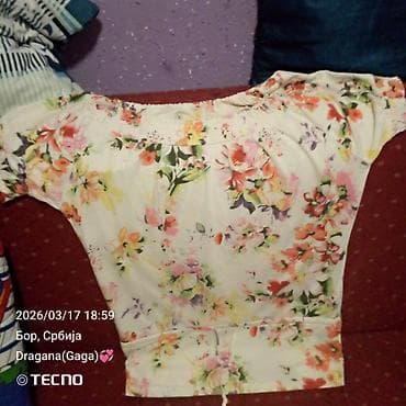 Ženska letnja bluza sa cvetnim printom - Kroj: široka, ležerna