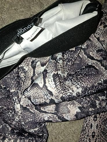 zvonaste pantalone: Ženske pantalone Blondy – zmijski print, zvonare - Brend: Blondy — 4
