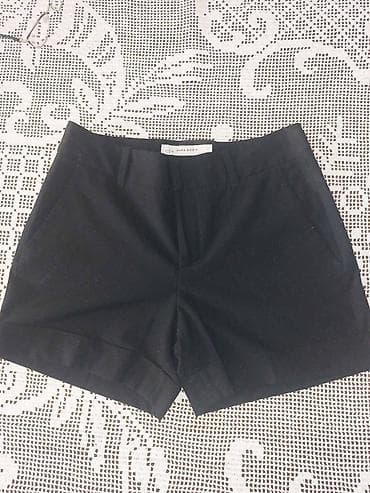 bermude 4100: ZARA ŠORTS Elegantni crni šorts iz Zarine Basic kolekcije. Veličina S — 1