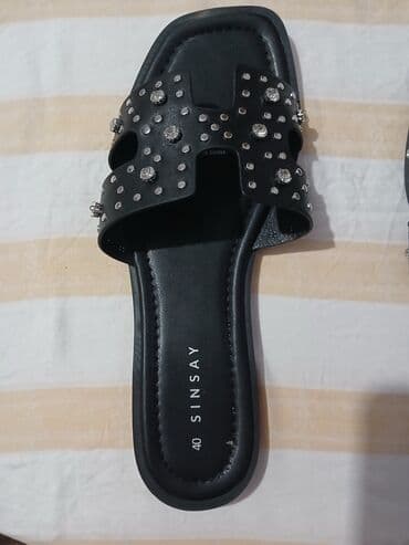 obuca venera raska: Ženske papuče veličina 40. - Boja: crna - Model: ravne slip-on — 3