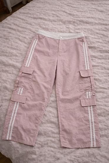 Ženske cargo pantalone – svetloružičaste sa prugama - Model