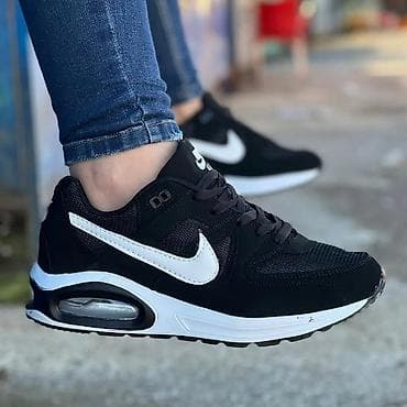 Akcija Nike patike za svakodnevno nošenje – crno‑bele - Model sa