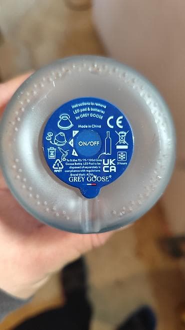 dozer za rakiju: Prazne flaše od Grey Goose od 0.7l svetlece Prodajem Prazne flase od — 4