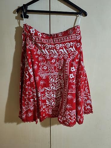 sandale 42: Crvena suknja sa belim paisley i floralnim dezenom - Kroj: lepršava — 1