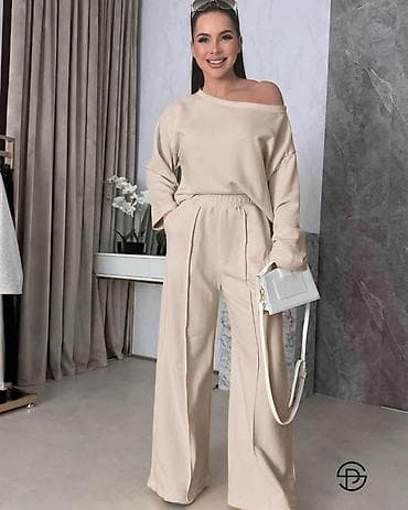 Komplet široke pantalone i duks sa oborenim ramenom. - Kvalitetan