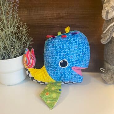 Original Tomy Lamaze Kit plisana igracka za bebe  Vrlo finog i mekanog