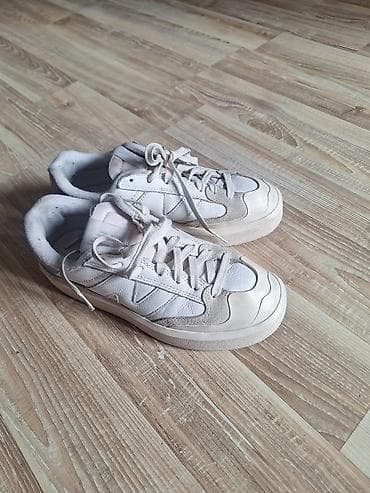 new balance patike bele: New balance bele patike, nosene 7-8 puta, ocuvane, 39.5 broj ali je — 1