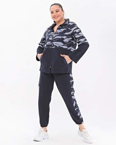 muske trenerke 4xl: Crna i teget
2xl - 4xl
4200 — 4