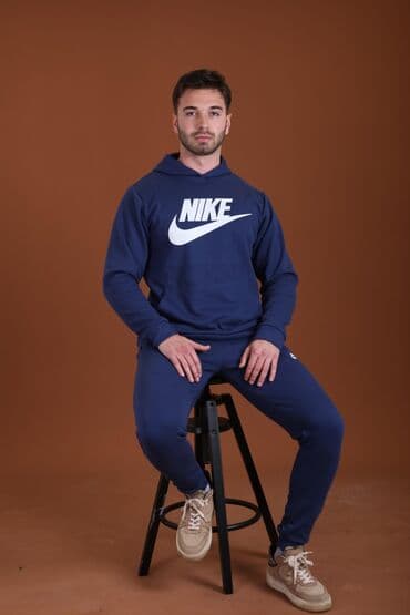 nike patike sa krznom: Crno-bela muška trenerka sa jaknom na rajsferšlus i pantalonama. Jakna — 7
