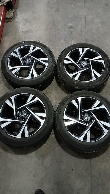 Komplet od 4 aluminijumske felne sa gumama za Toyota vozila. -
