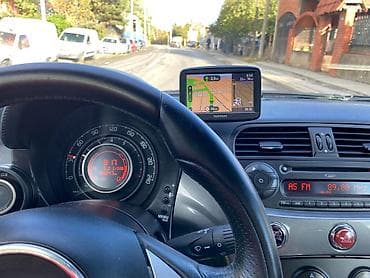 jastuci za put: TomTom navigacija za automobil, montirana na komandnoj tabli i — 2
