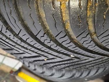 Auto delovi, gume i tjuning: MICHELIN 205/55 R16 ZIMSKA | Na prodaju 2 gume 205 55 r16. Sara 6mm — 1