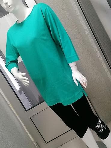 bluza sa volanima: Ženska tunika/bluza – zelena - Model: ravnog, komotnog kroja, dužina — 2